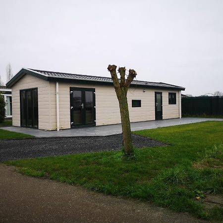 Gezellig Chalet Met Eigen Parkeerplaats, Park In Aanbouw, Geen Wi Fi Βίλα Molenschot Εξωτερικό φωτογραφία